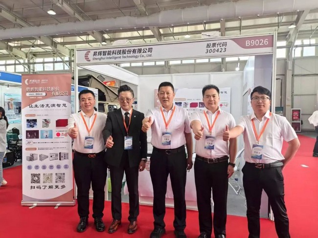 0f455ac5d56840819213a26d7bd1f1df