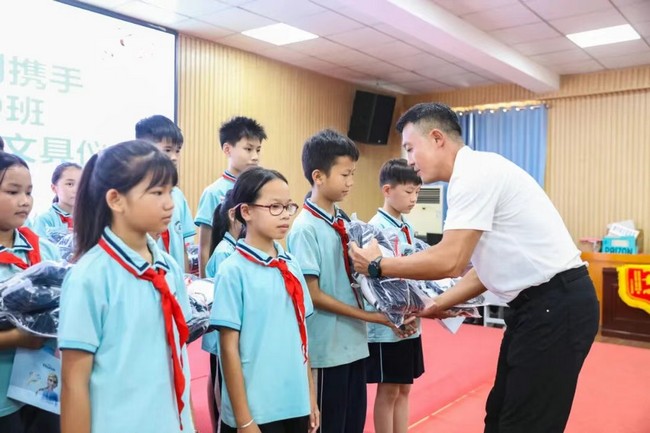 afcb28e0ba324d43a1df0d0e11939400